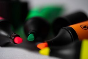 This is a macro photo of highlighter markers.